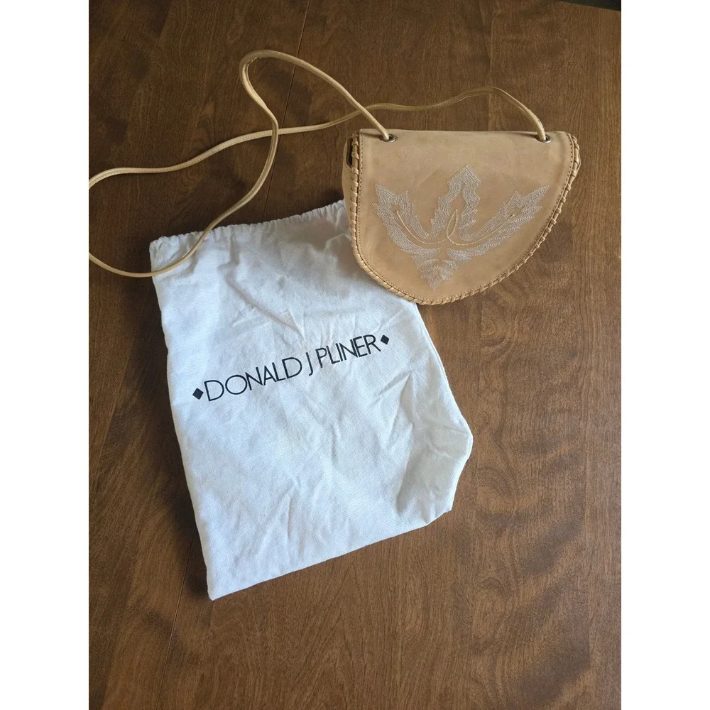 Donald J Pliner Tan Leather Embroidered Saddle Crossbody Bag Whipstitch Detail
